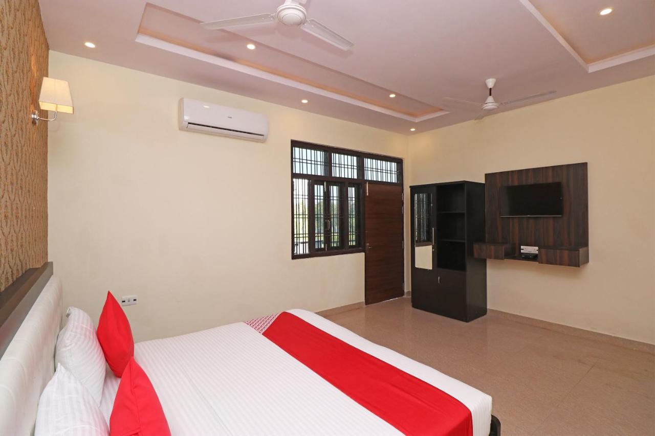 Capital O Hotel Royal Inn Near Gomti Riverfront Park Lucknow Extérieur photo