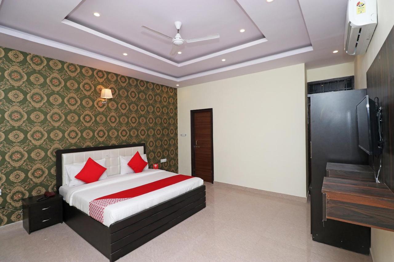 Capital O Hotel Royal Inn Near Gomti Riverfront Park Lucknow Extérieur photo