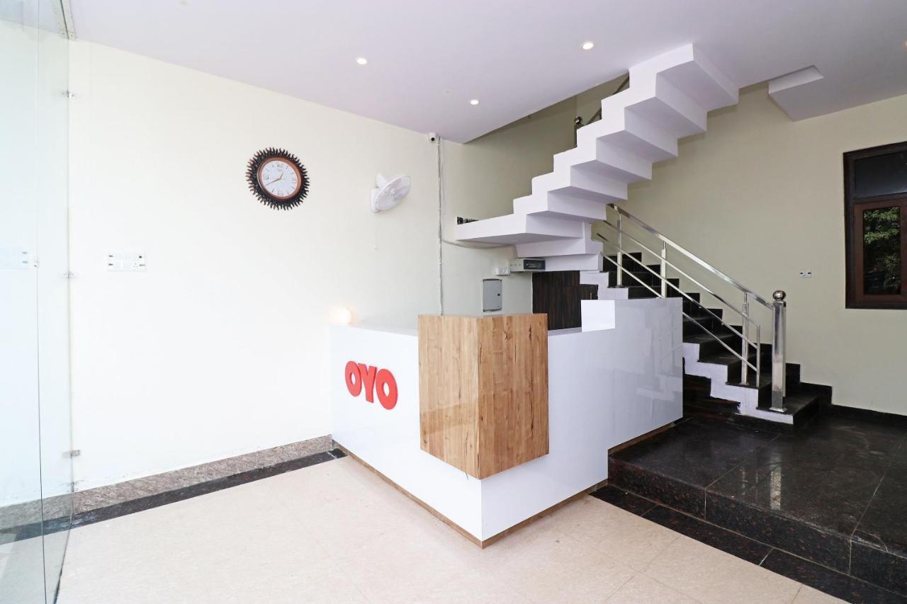 Capital O Hotel Royal Inn Near Gomti Riverfront Park Lucknow Extérieur photo