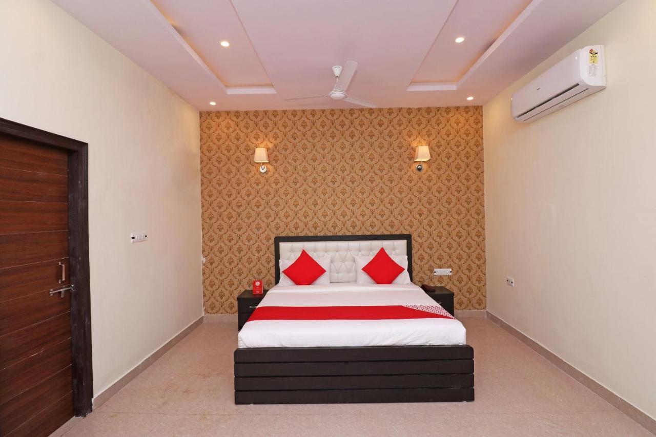 Capital O Hotel Royal Inn Near Gomti Riverfront Park Lucknow Extérieur photo