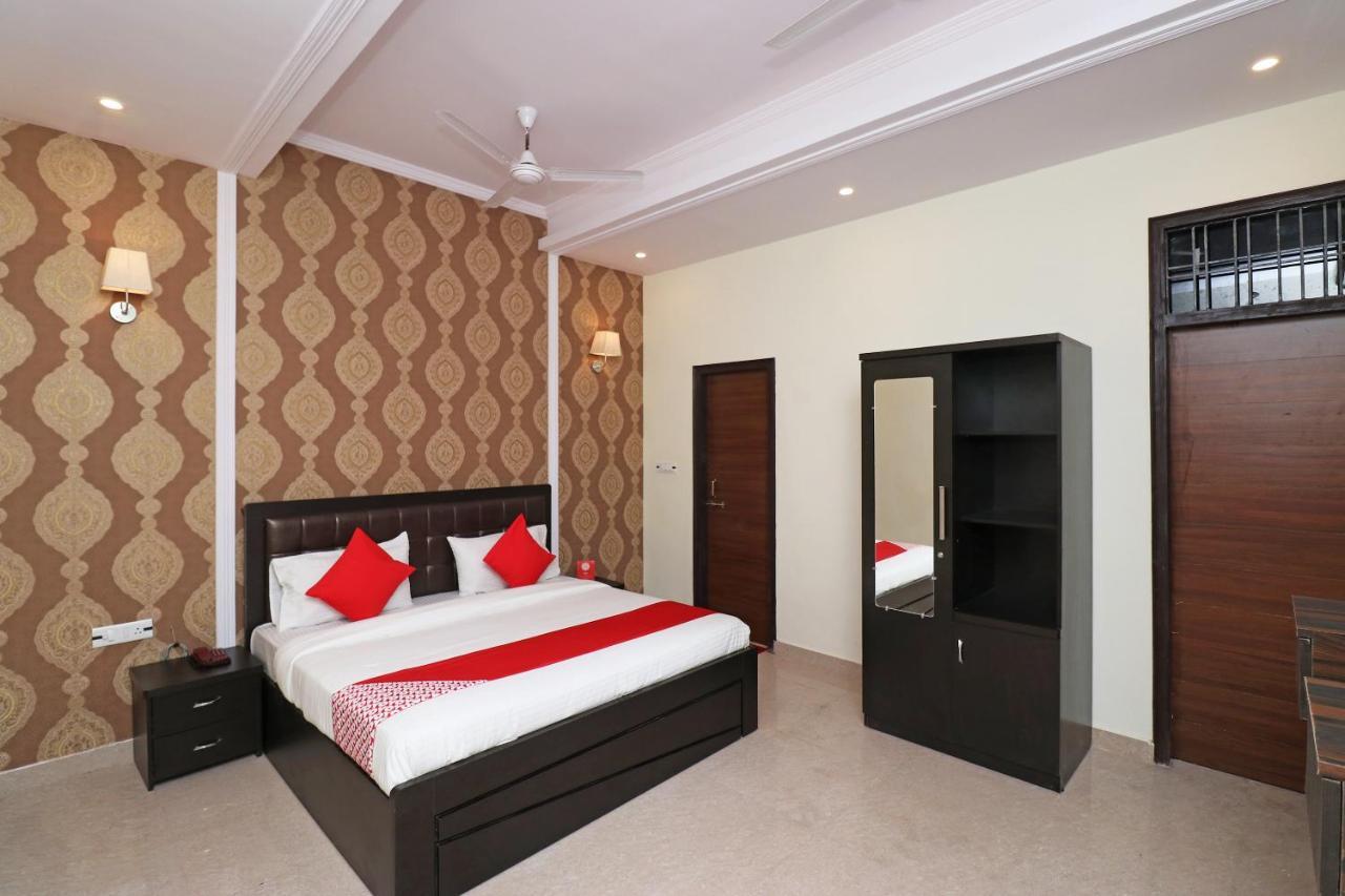 Capital O Hotel Royal Inn Near Gomti Riverfront Park Lucknow Extérieur photo